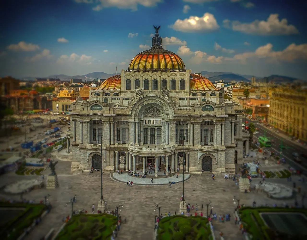 Der Palacio de Bellas Artes mit seinen gekachelten Kuppeln