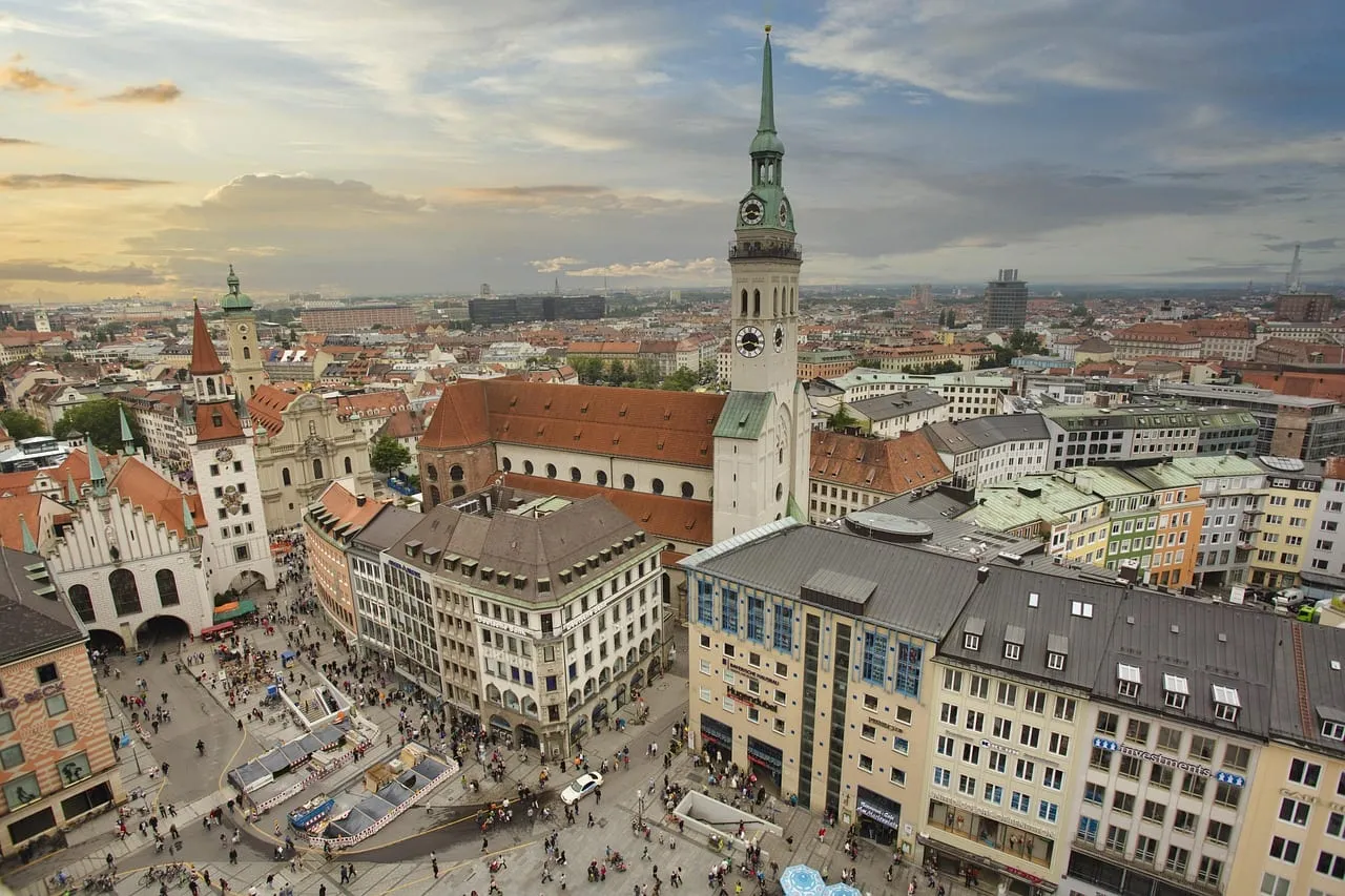 Marienplatz und Altes Rathaus vom Turm von St. Peter aus gesehen