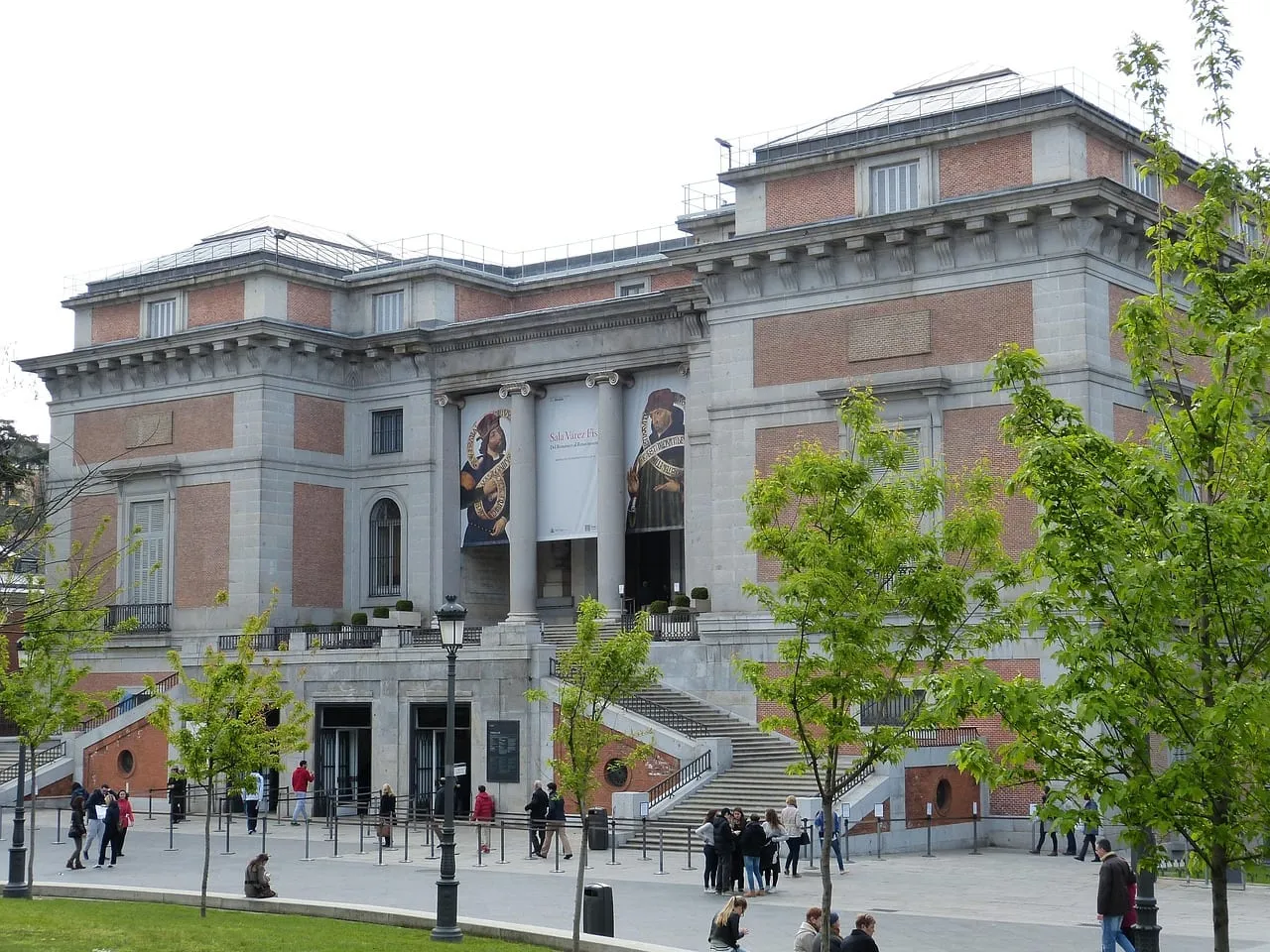 Der Goya-Eingang am Nordende des Museums