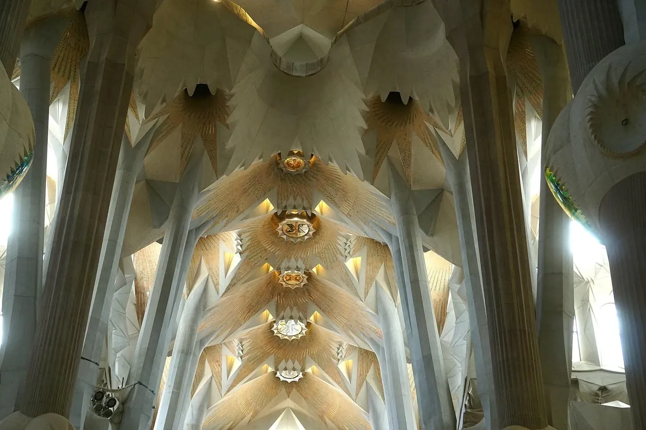 Das Gewölbe des Hauptschiffs der Sagrada Família
