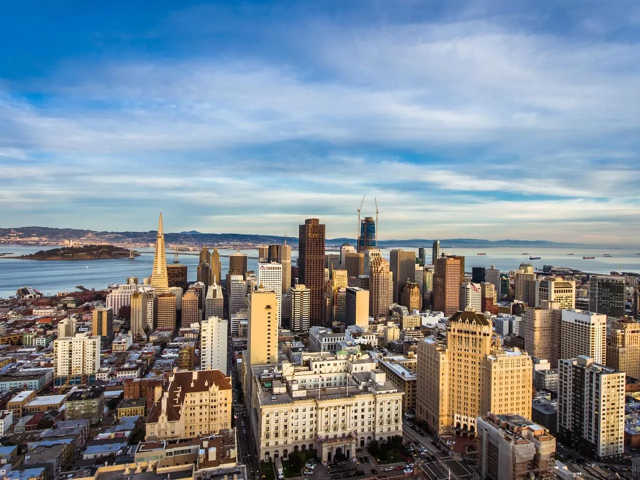 Downtown San Francisco von oben, mit der Transamerica Pyramid