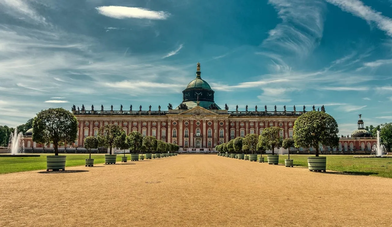 Das Neue Palais am anderen Ende des Parks Sanssouci